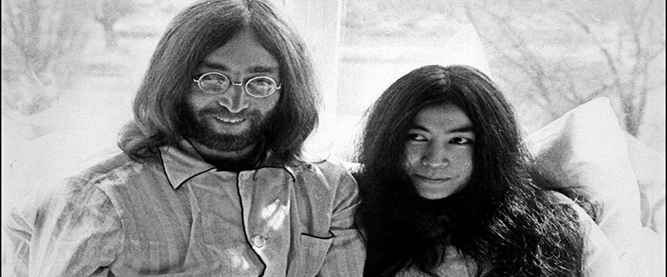 70 ANNI FA NASCEVA JOHN LENNON/ SPECIALE
Questa immagine del 1969 ritrae Lennon con la moglie Yoko Ono ad Amsterdam. Il 9 ottobre prossimo il cantante avrebbe compiuto 70 anni
  ANSA/DEF EPA PHOTO ANP FILES