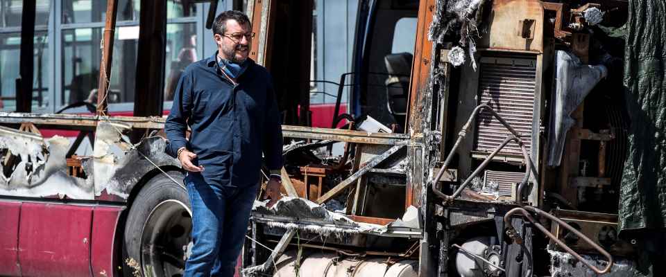 Salvini alla Magliana: “A Roma situazione insostenibile. Chiuderò tutti i campi rom” (video)