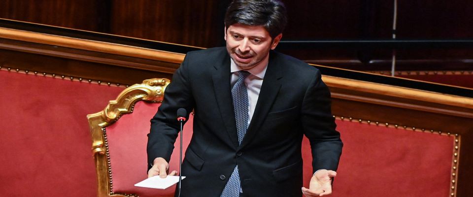 Aborto, tutti contro le linee guida di Speranza. Si dissocia pure una senatrice M5S: sono un abominio