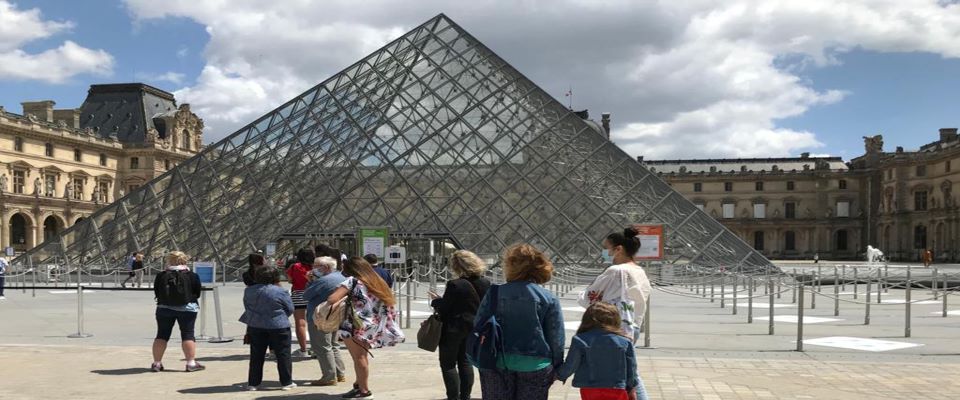 Covid, paura in Francia. Metà paese è zona rossa. Oltre diecimila contagi nelle ultime 24 ore