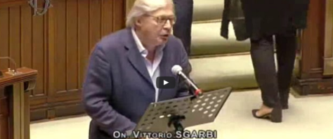 Covid, Sgarbi contro il virus e il governo frame da video del canale Youtube del critico