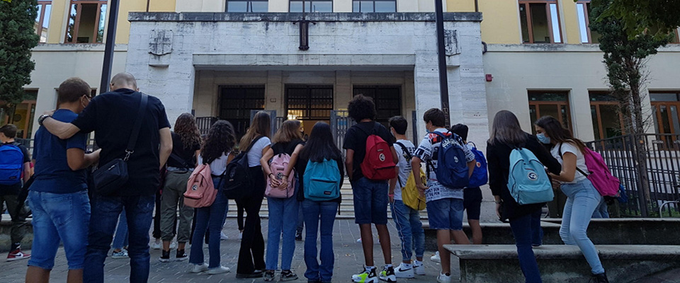 Ripartono le lezioni nelle scuole a Terni, 14 settembre 2020.
ANSA/FEDERICA LIBEROTTI