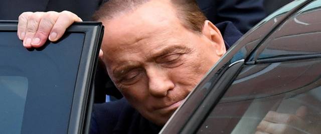 Berlusconi lascia il San Raffaele foto Ansa