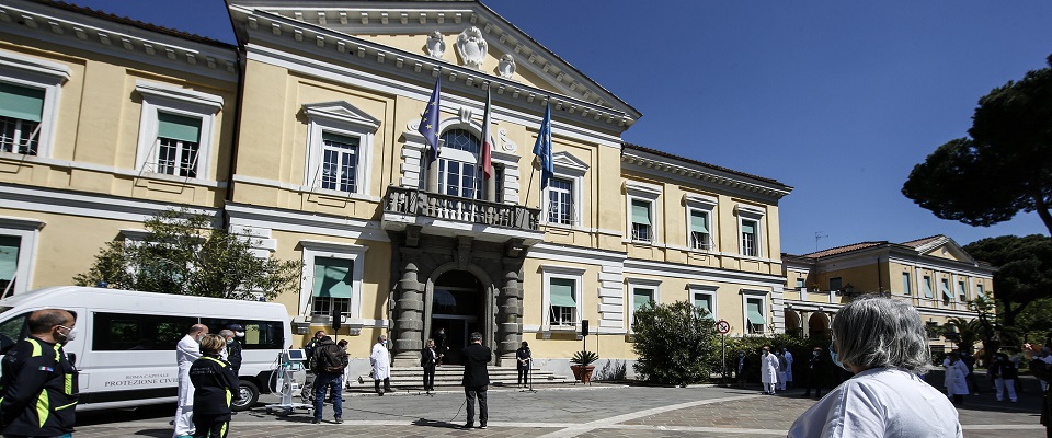 Some health workers of the Lazzaro Spallanzani Hospital attend the ceremony of delivery of a lung ventilator and other medical devices, by the Municipality of Rome, 30 April 2020. ANSA / FABIO FRUSTACI