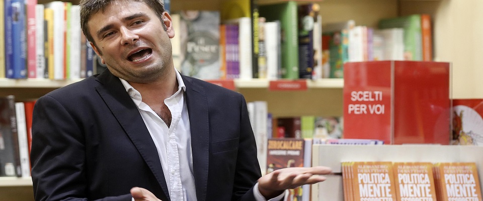 Alessandro Di Battista durante la presentazione del suo libro Politicamente scorretto nella Libreria Mondadori, Roma, 27 giugno 2019. ANSA/RICCARDO ANTIMIANI