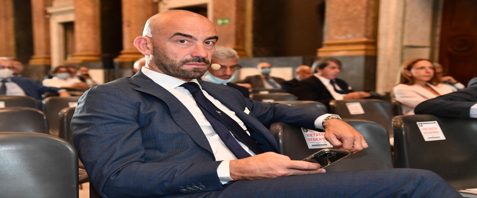 L’infettivologo Matteo Bassetti durante il suo intervento al Forum Ambrosetti dedicato alla Liguria . Genova, 14 Luglio 2020.
ANSA/LUCA ZENNARO