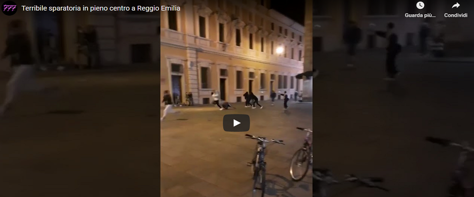 Paura a Reggio Emilia spari in piazza frame e video da Youtube