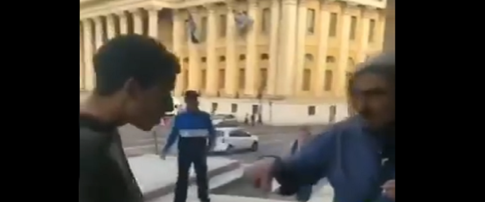 Verona immigrato aggredisce disabile italiano frame e video dal Twitter di RadioSavana