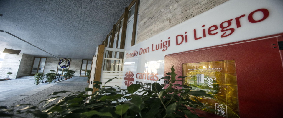 Covid, l’Ostello della Caritas “don Luigi Di Liegro” chiude i battenti: 23 positivi su 80 ospiti