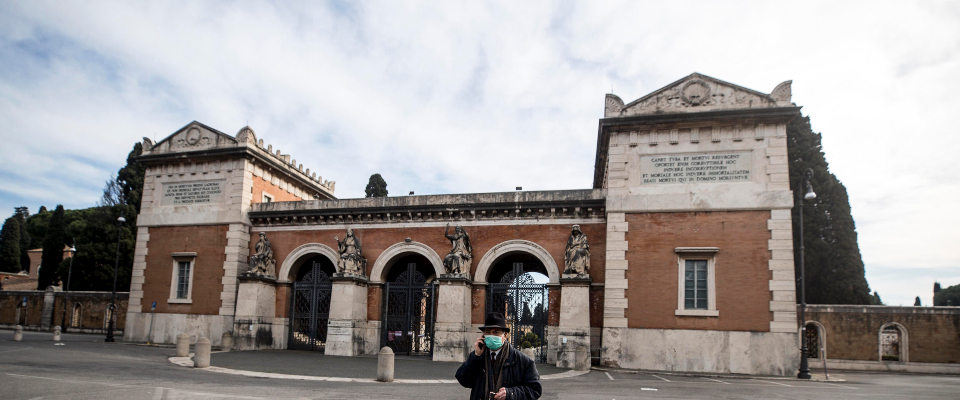 Cimiteri a Roma, dal Flaminio al Verano problemi persino per le