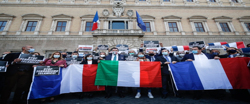 Matteo Salvini sotto ambasciata Francese in segno di solidarieta’ per gli attacchi terroristici in Francia, Roma 29 Ottobre 2020. ANSA/GIUSEPPE LAMI