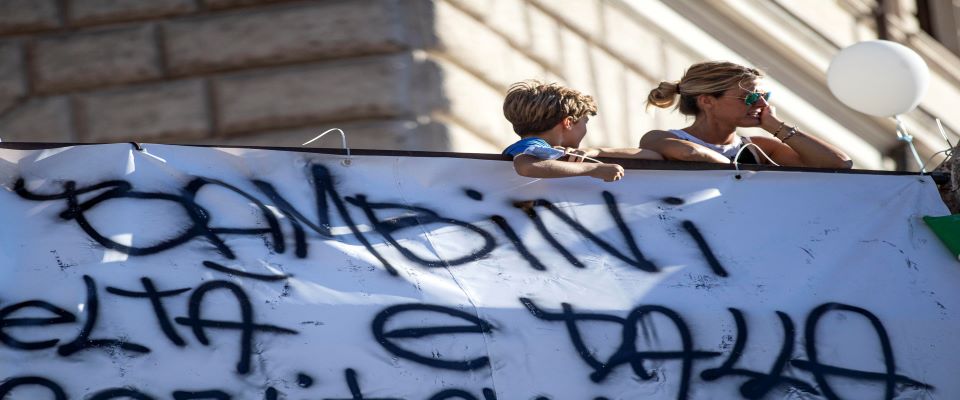 San Giovanni, identificati i manifestanti no mask. E dal palco giunge il monito: mettete la mascherina