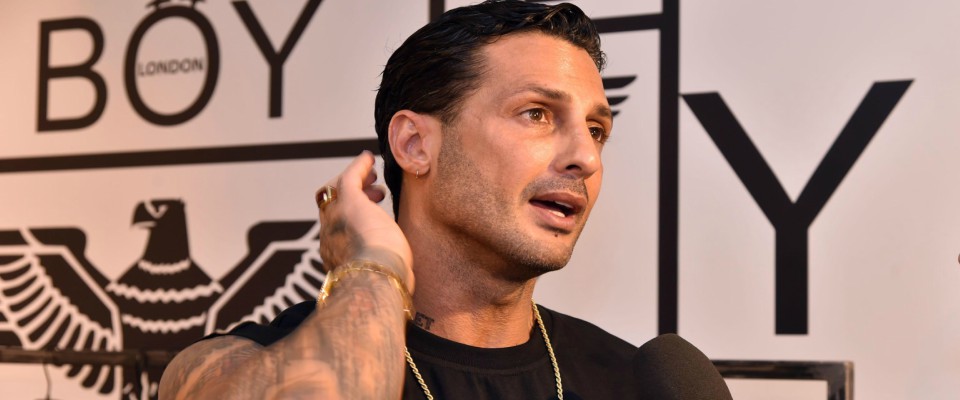 Fabrizio Corona sempre più in basso: orrori e insulti contro i Ferragnez, Lucarelli, Salvini e…