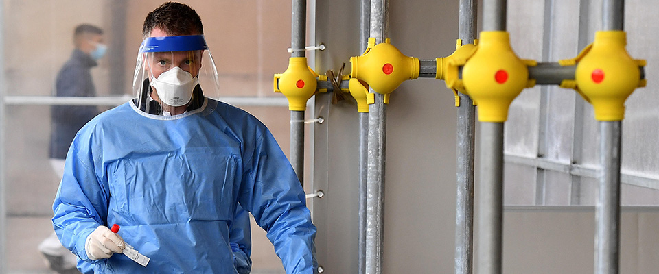 Health worker wearing overalls and protective masks performs swab tests at the ‘Santa Maria della Pieta’ of the ASL Roma 1 health facilities in Rome, Italy, 16 November 2020. Italy fights with the second wave of pandemic of the SARS-CoV-2 coronavirus which causes the Covid-19 disease.   ANSA / ETTORE FERRARI