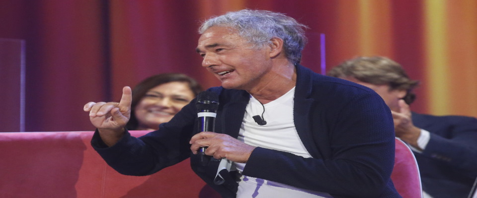 Giletti asfalta De Luca in diretta: “Lei è solo chiacchiere e distintivo. La smetta di dire ca***te”