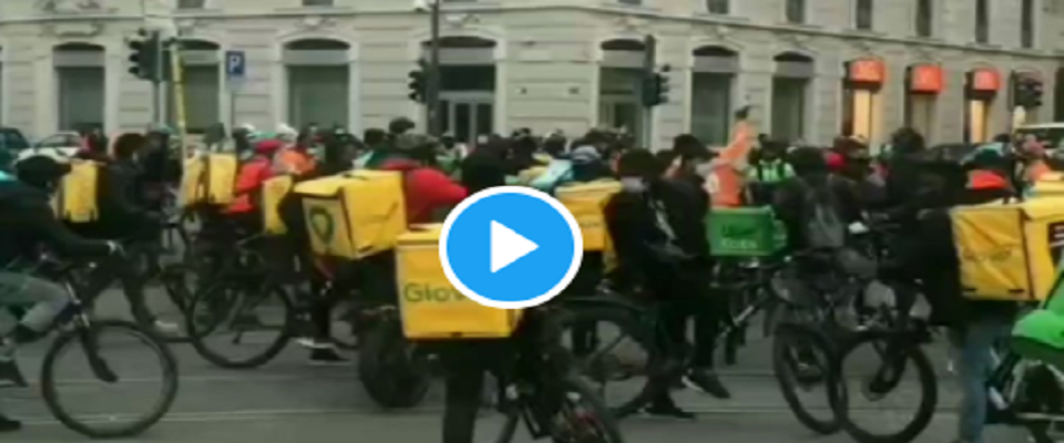 Rider africani bloccano Milano