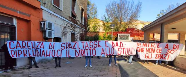 Caos alla Sapienza studenti contro governo e rettrice