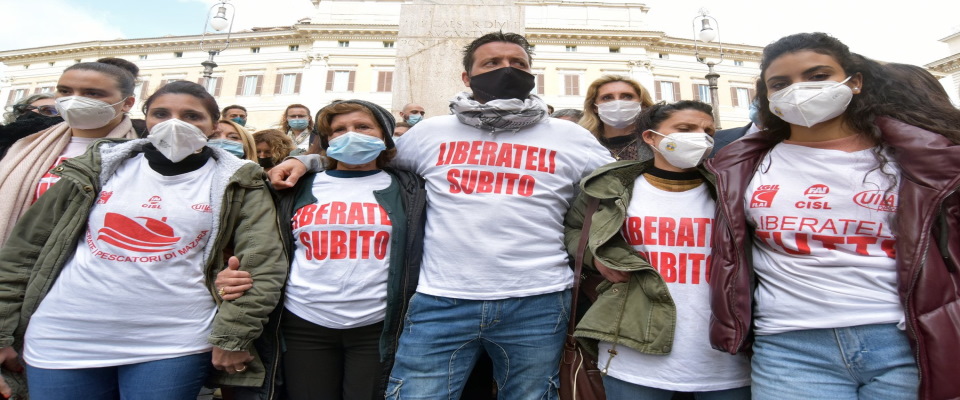 Pescatori, parla la moglie di Bernardo: “Governo di incapaci. A Natale dormiremo sotto il Parlamento”