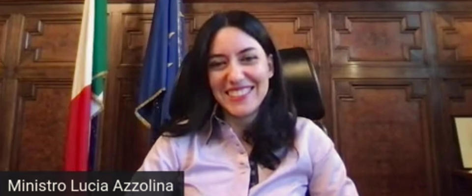 La ministra dell’Istruzione Lucia Azzolina in una diretta Facebook, 16 dicembre 2020. ANSA/FACEBOOK  +++ATTENZIONE LA FOTO NON PUO’ ESSERE PUBBLICATA O RIPRODOTTA SENZA L’AUTORIZZAZIONE DELLA FONTE DI ORIGINE CUI SI RINVIA+++