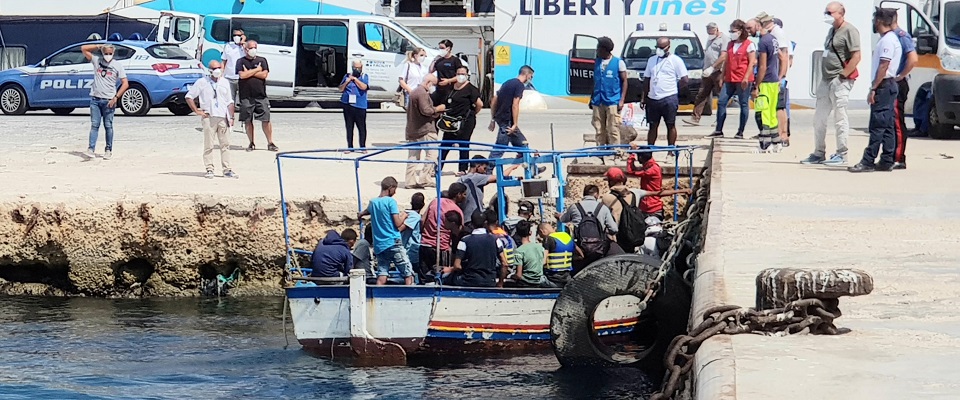 relitti e barconi di migranti a Lampedusa sos Musumeci