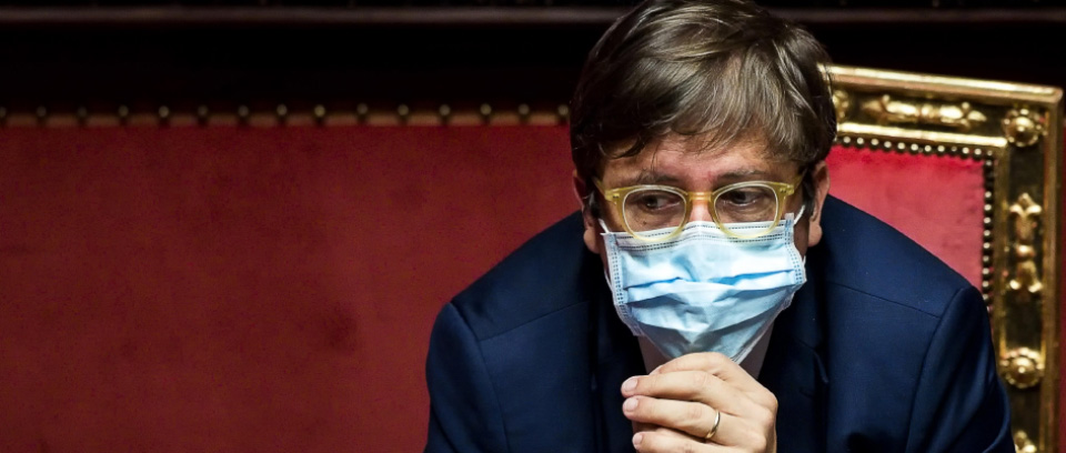 Il viceministro della Salute Pierpaolo Sileri in aula al Senato durante la discussione generale del decreto proroga per lo stato di emergenza Covid, Roma, 23 settembre 2020. ANSA/ANGELO CARCONI