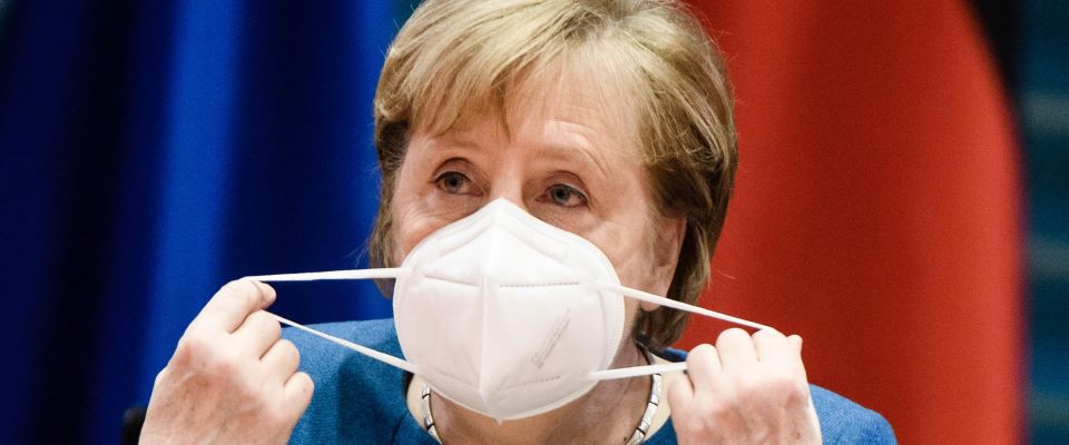 Merkel: la censura a Trump è un problema, non spetta a Twitter dare o togliere la parola