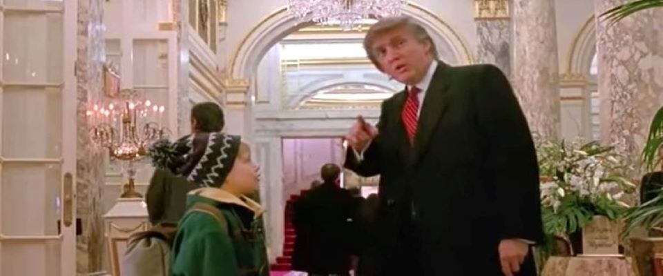 Via Trump dal film “Mamma ho perso l’aereo 2”. L’appello social dei politicamente corretti (video)