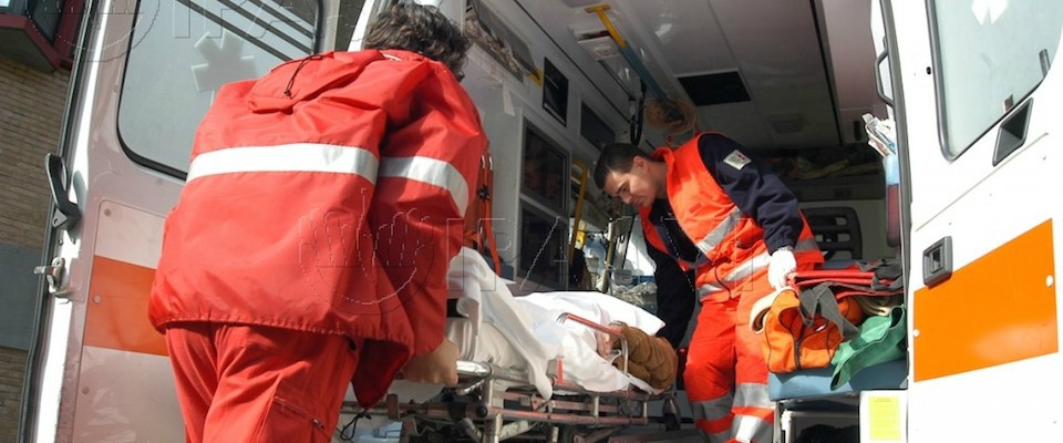 Napoli, sputi a sanitari