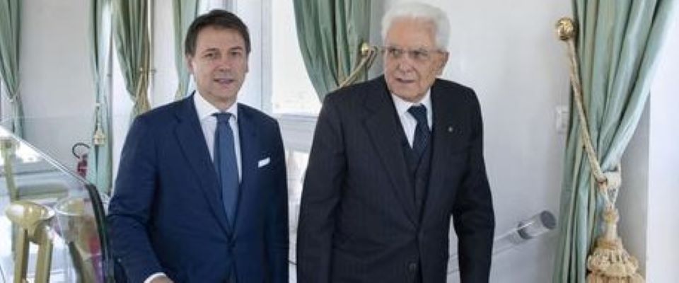 Conte sale al Colle. Mattarella gli chiede un ultimo sforzo. E il premier ci prova: “Sono al lavoro…”