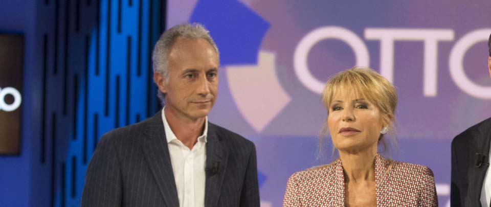 Da sinistra i giornalisti Marco Travaglio, e la conduttrice Lilli Gruber, con il presidente del Consiglio Matteo Renzi, negli studi di ‘Otto e Mezzo’ a la 7, 22 settembre 2016 a Roma. ANSA / MASSIMO PERCOSSI