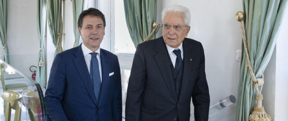 Il presidente della Repubblica Sergio Mattarella riceve al Quirinale il presidente del Consiglio Giuseppe Conte e altri membri del governo per fare il punto in vista del prossimo Consiglio Europeo, Roma, 9 ottobre 2019.  
ANSA/ UFFICIO STAMPA QUIRINALE/ FRANCESCO AMMENDOLA
+++ ANSA PROVIDES ACCESS TO THIS HANDOUT PHOTO TO BE USED SOLELY TO ILLUSTRATE NEWS REPORTING OR COMMENTARY ON THE FACTS OR EVENTS DEPICTED IN THIS IMAGE; NO ARCHIVING; NO LICENSING +++