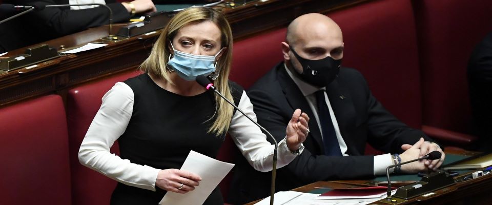 Meloni: l’avvocato Conte ha distrutto l’Italia. Ora vuole ricostruirla con un gruppo di disperati