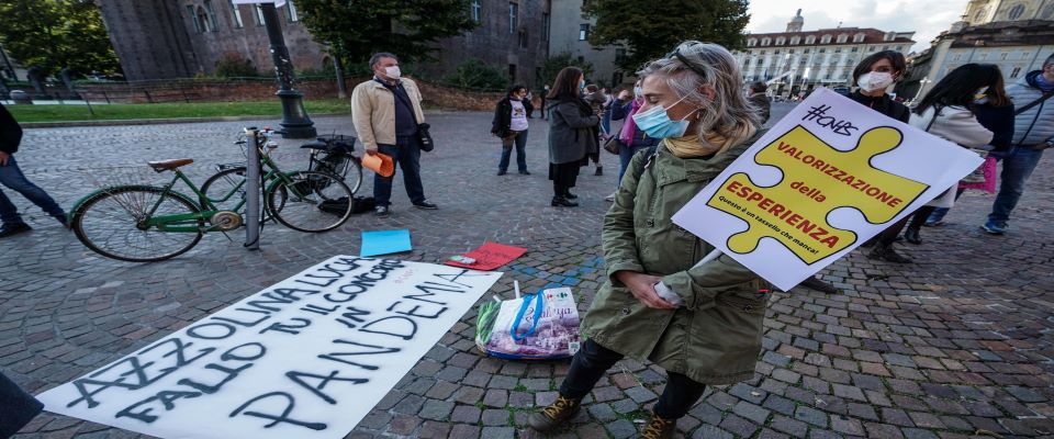 La Gilda incalza la Azzolina: vaccini subito per il personale scolastico. “Sono a rischio e hanno paura”