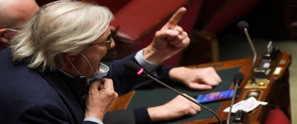 Sgarbi a Conte: «Ridicoli e drammatici. Chi ti voleva, non ti vuole. Chi non ti voleva, ti vuole»