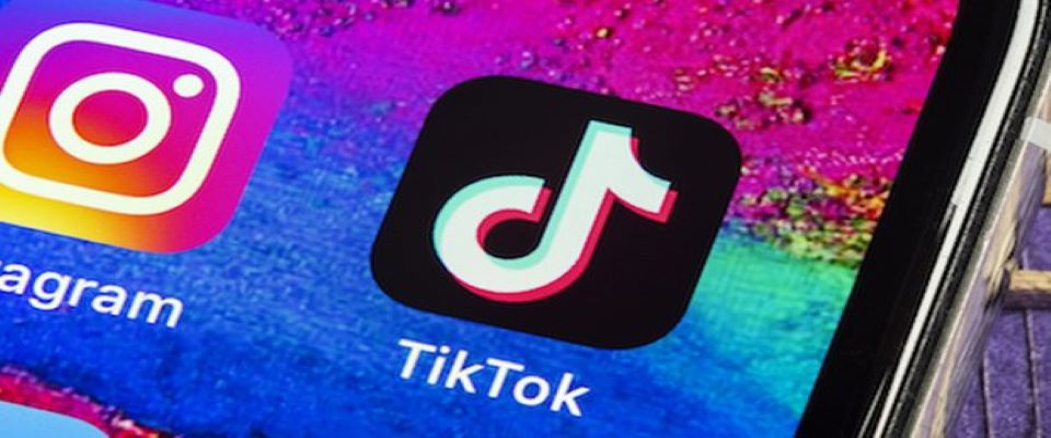 Su Tik Tok la folle sfida dell’asfissia, gravissima bimba di 10 anni a Palermo