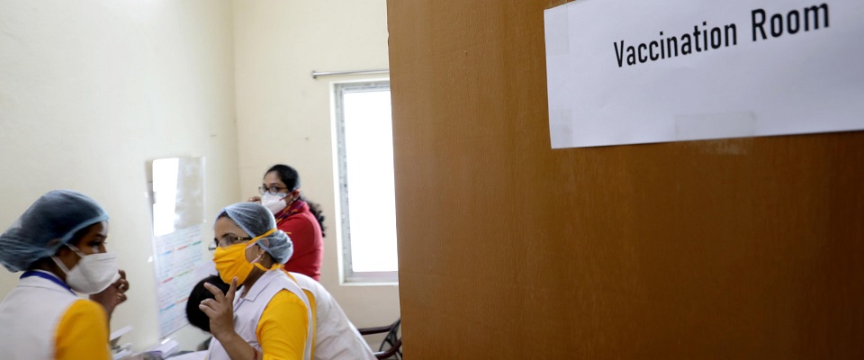 epa08914842 Indian health workers seen prepare a Covid-19 vaccination room at a model Covid-19 vaccination centre in Kolkata, Eastern India, 02 January 2021. According to news reports, Drug Controller General of India (DCGI) has approved the emergency use of coronavirus vaccine developed by AstraZeneca and Oxford University. India is world’s second-hardest hit nation by the coronavirus disease pandemic.  EPA/PIYAL ADHIKARY