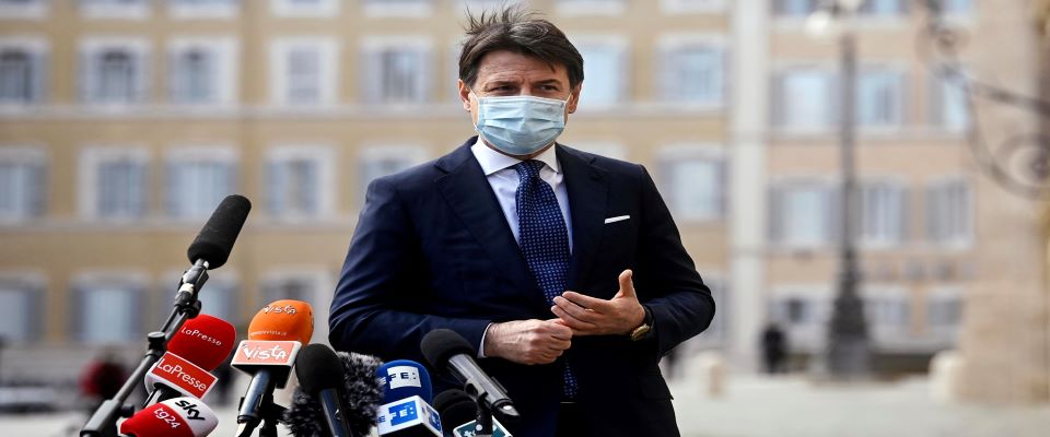 Outgoing Italian Prime Minister Giuseppe Conte meets the press outside Palazzo Chigi, Rome, Italy, 4 February 2021. ANSA/RICCARDO ANTIMIANI