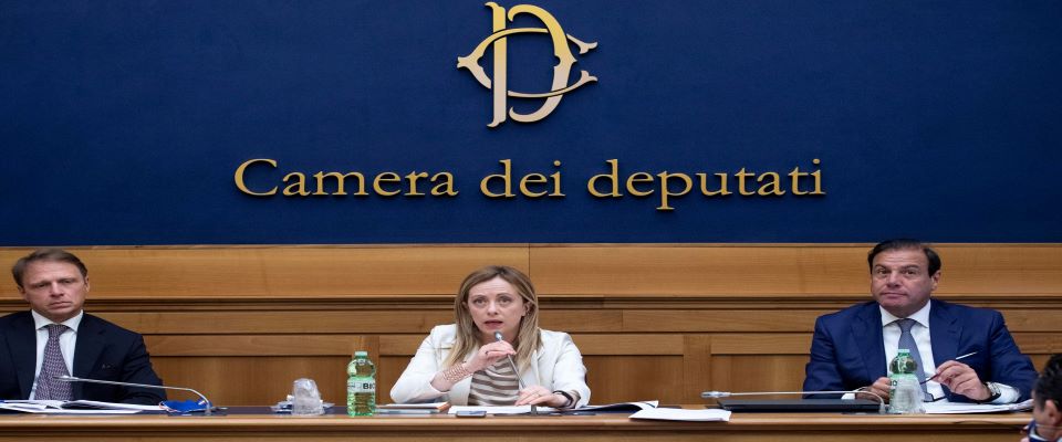 Draghi, FdI archivia la linea dell’astensione. Meloni, Lollobrigida e Rampelli spiegano perché