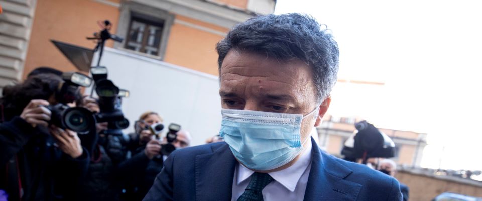 Matteo Renzi arriva a Montecitorio per le consultazioni con Draghi a Roma, 9 febbraio 2021.ANSA/MASSIMO PERCOSSI