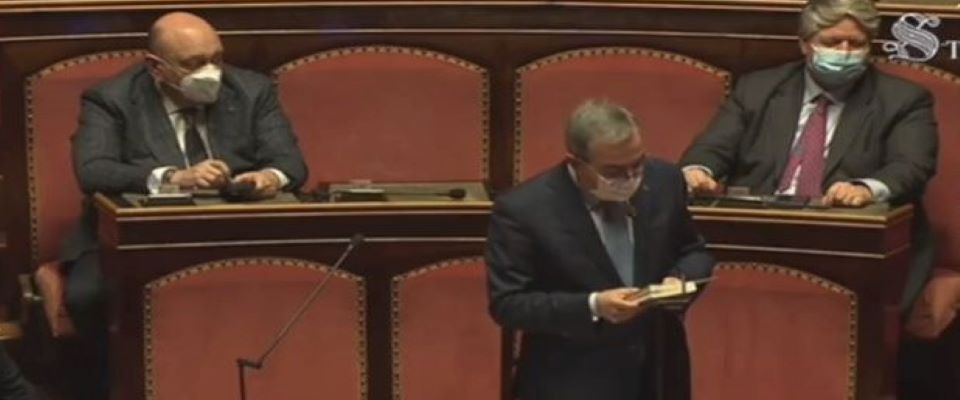 Gasparri al premier: «Sia Drago con i potenti. E generoso con i deboli. Subito la web tax ai colossi del web»