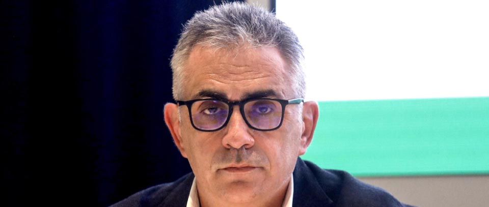 Il virologo Fabrizio Pregliasco alla conferenza stampa per la vaccinazione antinfluenzale in Regione Lombardia a Milano, 8 ottobre 2020.  La campagna vaccinale contro l’influenza partirà in Lombardia il 19 ottobre. Le somministrazioni del vaccino partiranno a ottobre con soggetti fragili, gli ospiti delle Rsa e gli over 65. Dalla prima metà di novembre si inizierà con i soggetti in età pediatrica fragili e con i bambini dai 6 ai 24 mesi, e con soggetti tra i 60 e 64 anni, con priorità per le persone fragili. Da metà novembre il calendario proseguirà con le fascia dei bambini da due a sei anni, degli operatori sanitari e della popolazione tra i 60 e i 64 anni.ANSA/Mourad Balti Touati