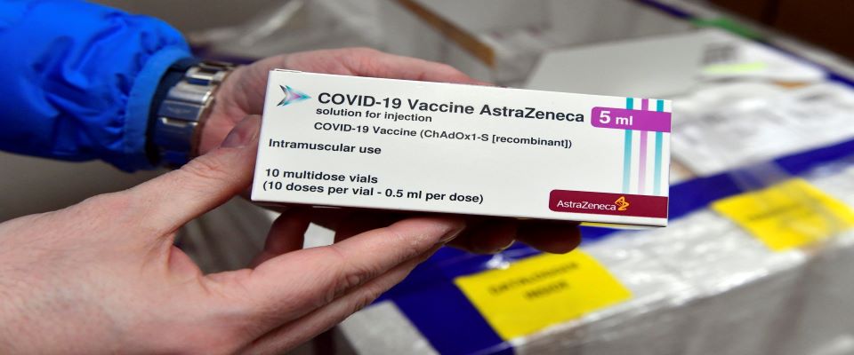 Astrazeneca: «Il cambio del nome del vaccino non è un restyling». In Italia superati i 4 milioni di dosi