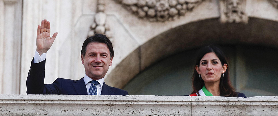 Il masochismo del M5S: Conte vuole la Raggi accanto a sé e punta a svincolarsi da Casaleggio