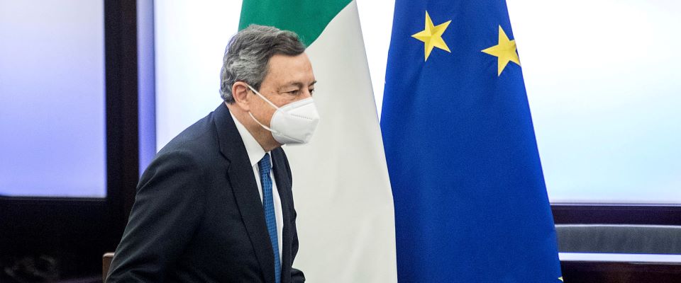 Draghi: «Si riaprono le scuole fino alla prima media». Confermate tutte le restrizioni attuali