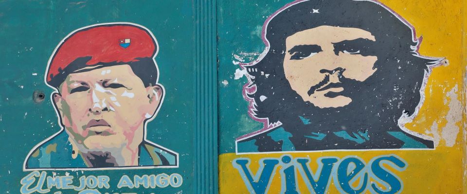 Omofobia, le persecuzioni contro i gay nascono nelle dittature comuniste: da Che Guevara ai gulag