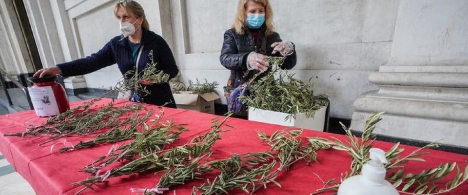 L’altolà del parrocco arcobaleno: «Non benedico gli ulivi, se non posso consacrare le coppie gay»