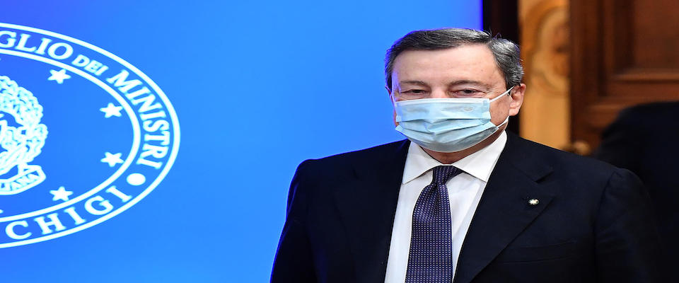 Il presidente del Consiglio, Mario Draghi, durante la firma del ”Patto per l’innovazione del lavoro pubblico e la coesione sociale”, a palazzo Chigi, Roma, 10 marzo 2021.   ANSA/ETTORE FERRARI