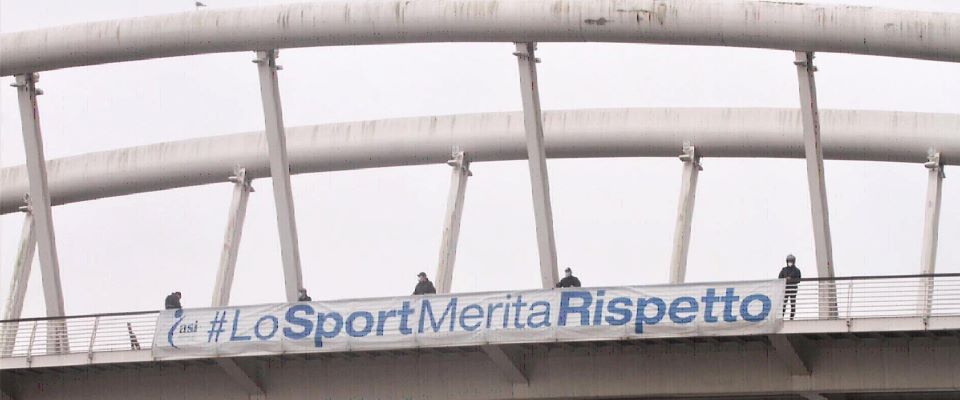 Lo sport in piazza contro il governo. E la Camera boccia la proposta di FdI per riaprire in sicurezza