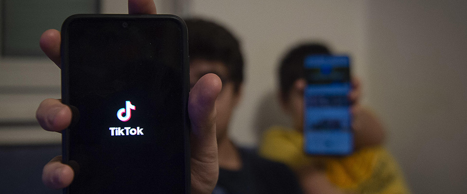 Nuova bufera su TikTok, suicidio di un’altra ragazzina a Ivrea. Si indaga per istigazione