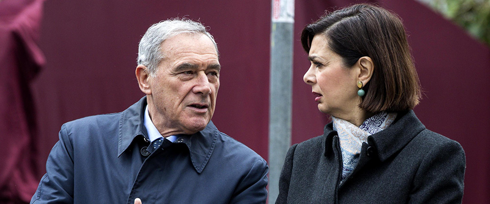 Il presidente del Senato Pietro Grasso (S) con la presidente della Camera Laura Boldrini (D) durante la cerimonia per il 40esimo anniversario del rapimento di Aldo Moro e dell’uccisione degli agenti della sua scorta in via Mario Fani, Roma, 16 marzo 2018. ANSA/ANGELO CARCONI